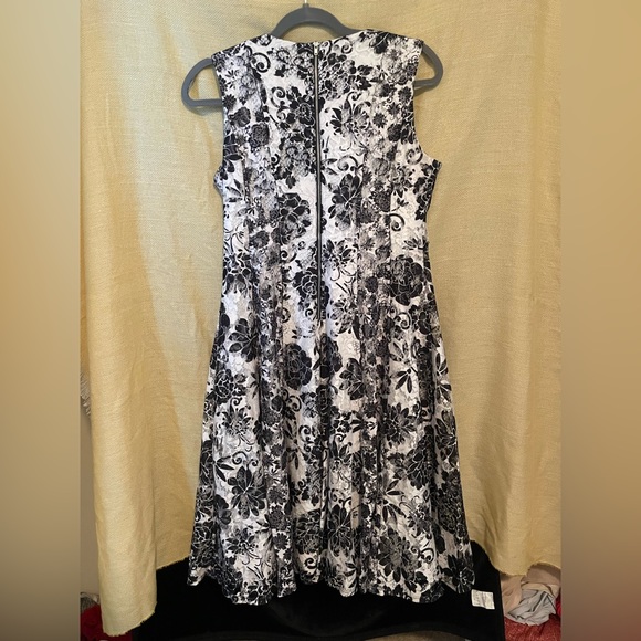 Danny and Nicole Black and White Floral Print Lace Midi Dress, Size 6 - Picture 2 of 4